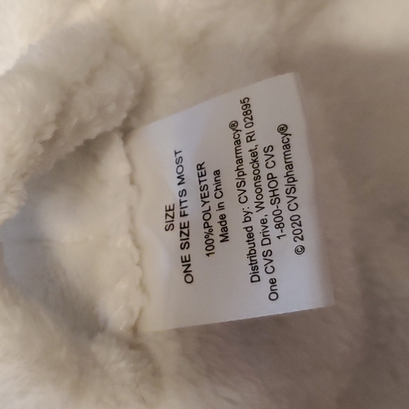 Beautiful white robe, so soft. One size. CVS brand - Picture 5 of 5